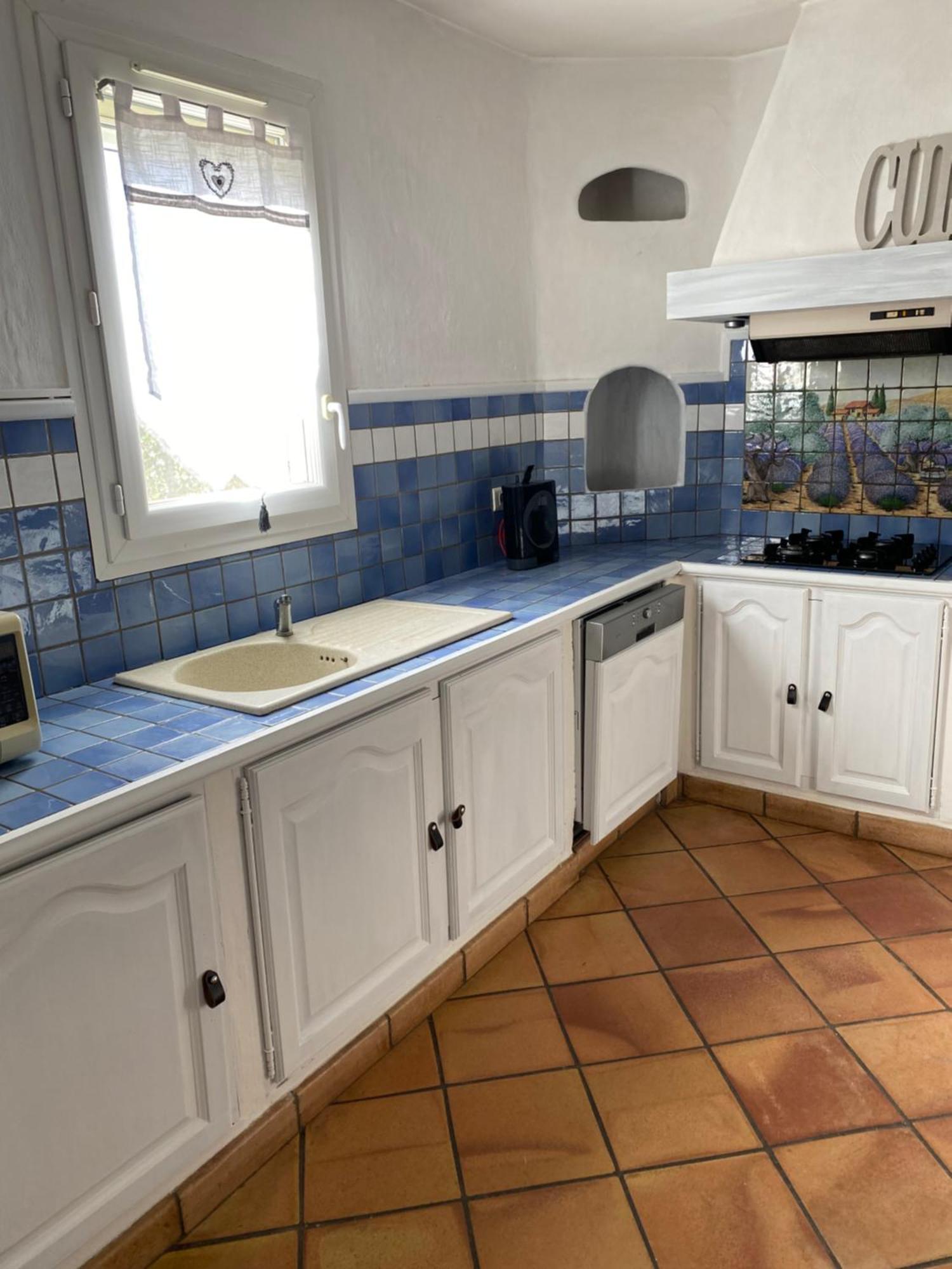 Maison Dans Village Calme Арл Екстериор снимка